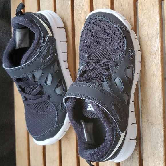 Nike Boys running shoe, size 13 - Picture 3 of 4